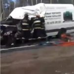 Лобовая авария между Пинском и Иваново. Водителей извлекают спасатели. ВИДЕО