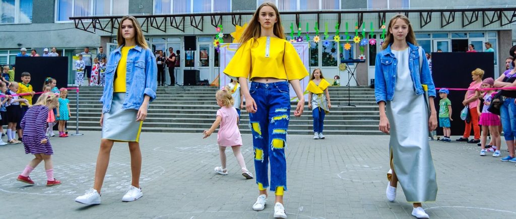 В Пинске прошел уличный показ мод от студии «Джоли». ФОТО-ВИДЕО В Пинске прошел уличный показ мод от студии «Джоли». ФОТО-ВИДЕО