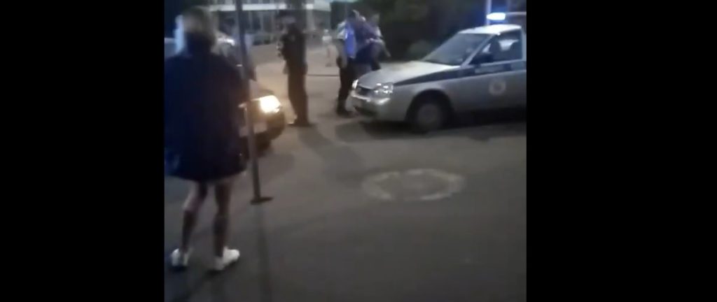 Очевидцы: в Пинске милиция задержала пьяного водителя. ВИДЕО Очевидцы: в Пинске милиция задержала пьяного водителя. ВИДЕО