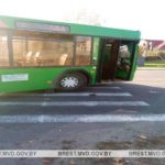 В Пинске автобус наехал на пешехода, а в Брестском районе под колеса автомобиля попал ребенок