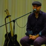 Рок-легенда, лидер группы J:МОРС пел в родной школе в Пинске