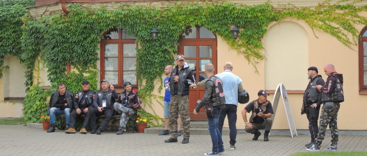 "Железные братья" в пинском костёле Успения Девы Марии