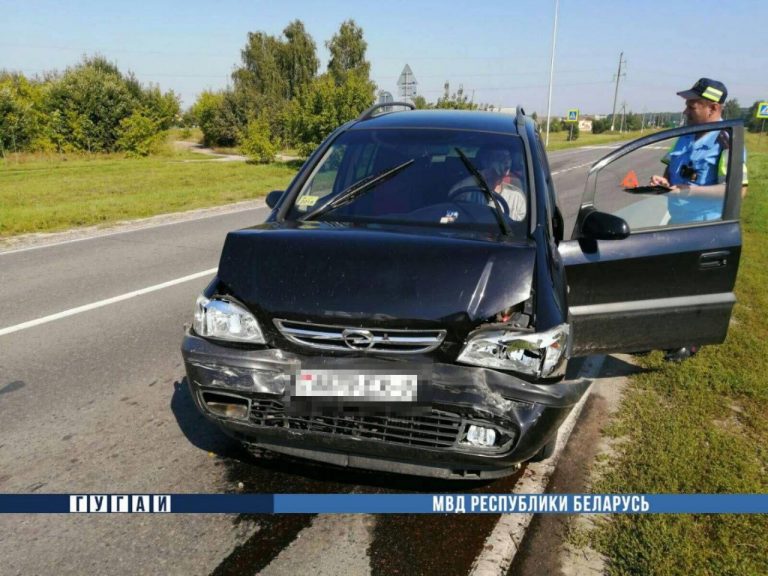 В Пинске пьяный водитель «Опеля» врезался в «БМВ»