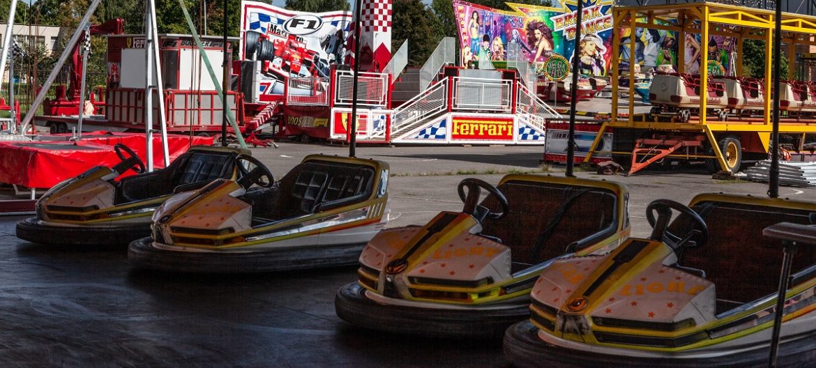 Взлететь на 36 метров хотите? Чешский лунапарк приехал в Пинск