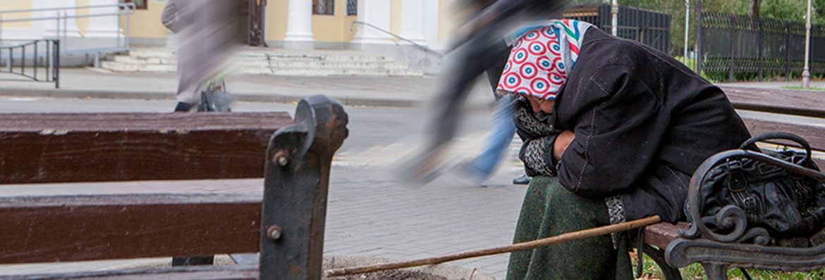 Валентина просит деньги у прохожих в Пинске и не потому, что хочется кушать Валентина просит деньги у прохожих в Пинске и не потому, что хочется кушать