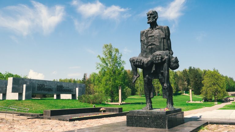 Кто и за что уничтожил Хатынь
