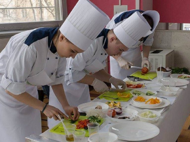 В Пинске предлагают за два месяца получить профессию продавца