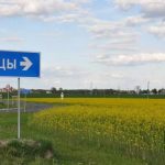 На старой каплице в Пинском районе появилась красная полоса, теперь она с символикой бЧб На старой каплице в Пинском районе появилась красная полоса, теперь она с символикой бЧб