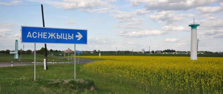 На старой каплице в Пинском районе появилась красная полоса, теперь она с символикой бЧб