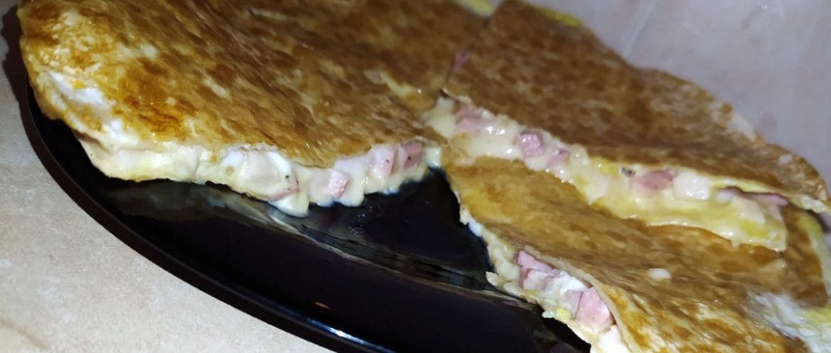 Просто и полезно: Завтрак из лаваша на сковородке за 10 минут Просто и полезно: Завтрак из лаваша на сковородке за 10 минут