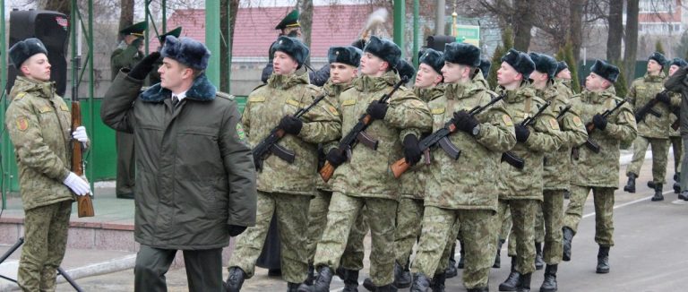 Пинский погранотряд показал, как новое пополнение принимало присягу