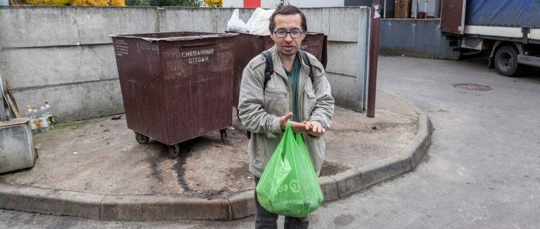 Пинский фриган так и не устроился пока на работу, но не унывает. Чего и всем желает! фриган