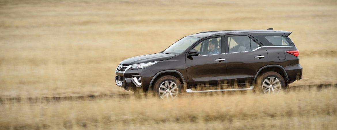 Toyota Fortuner или Toyota Prado: какой внедорожник выбрать для активной жизни