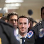 Власти США судятся с Цукербергом