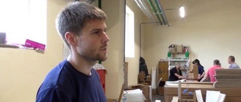 Пинчанин работает на предприятии «Стэнлес», а в свободное время успешно выступает за футбольный клуб