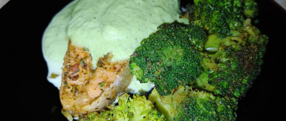 Изысканный и полезный ужин из стейка форели с овощами Изысканный и полезный ужин из стейка форели с овощами