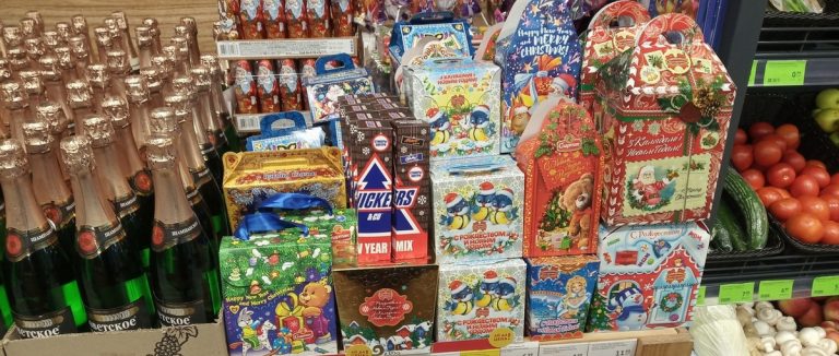Сравниваем цены на главные продукты новогоднего стола
