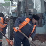 На улицы Пинска за сутки сбросили 265 тонн песчано-соляной смеси циклон Ларс