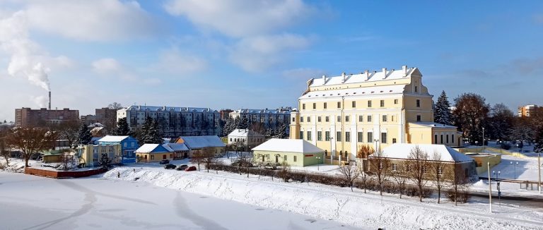 Зимний город с другого берега ждет мороз за 20 Пинск с другого берега фото