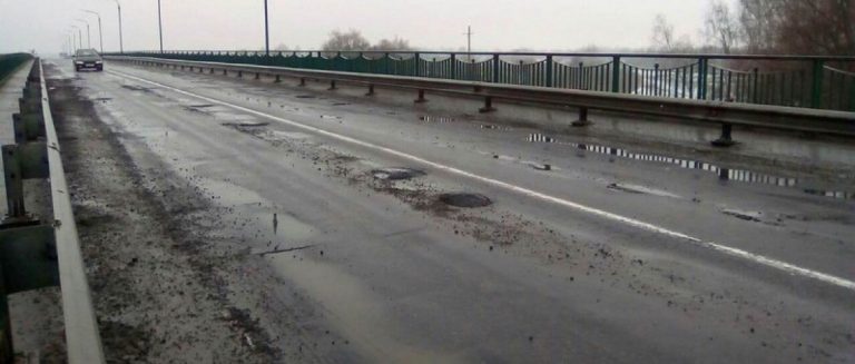 Вместе со снегом растаял и асфальт