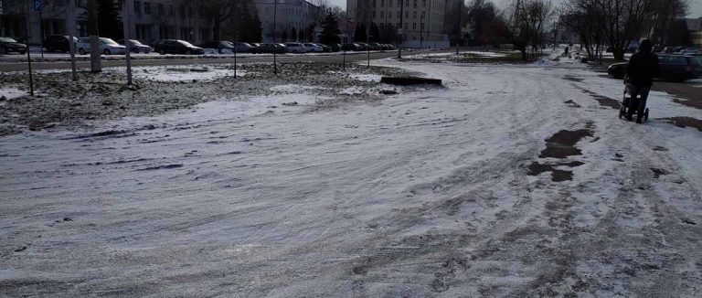 Улицы города превратились в сплошную ледовую площадку