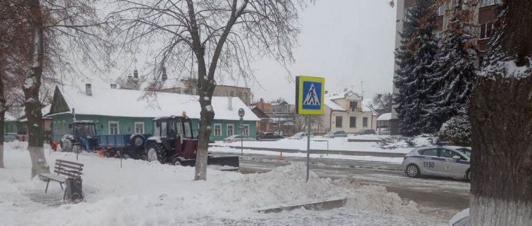 Пинчане жалуются: хотят, чтоб везде было, как возле горисполкома