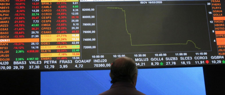 Беларусь назвали страной с хрупкой экономикой на грани дефолта
