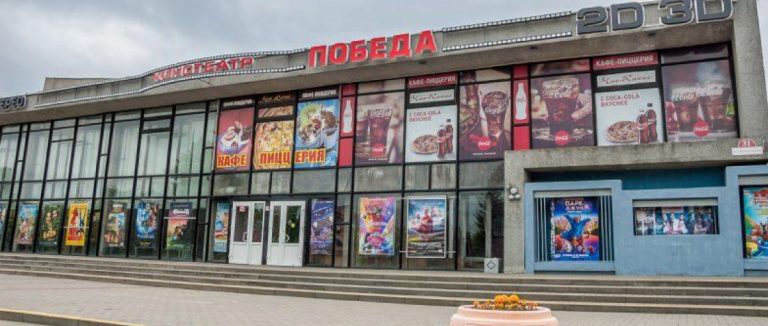 Две премьеры недели в один день в кинотеатре «Победа»