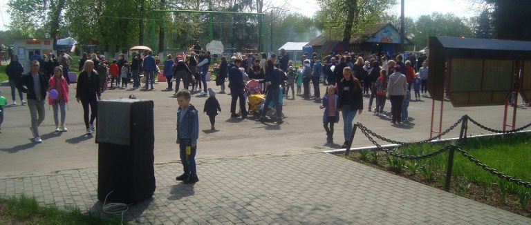 Пинчане массово вышли в парк в День Победы (фото)