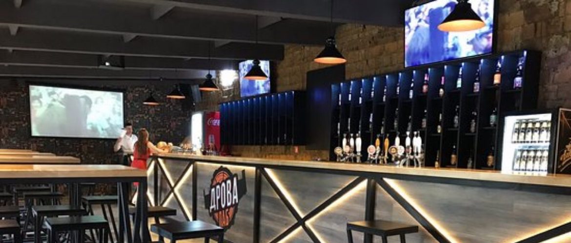 Смотрим Чемпионат Европы по футболу в Пинске