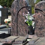 Как подобрать горизонтальный памятник для родителей