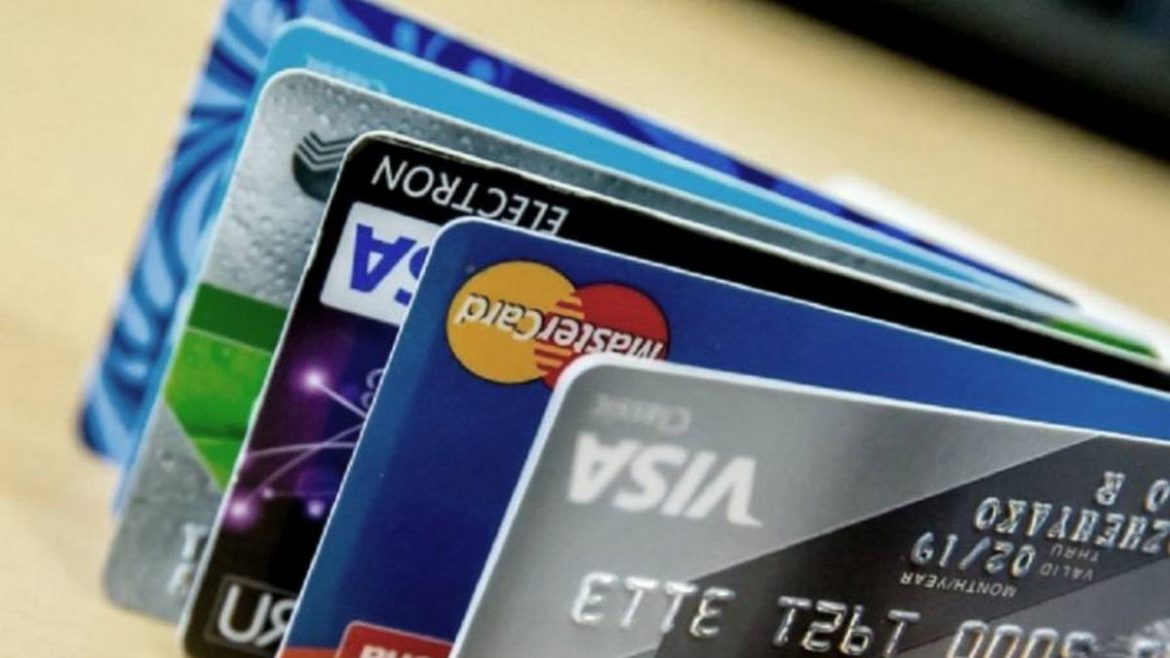 Почему дебетовая карта лучше, чем полный кошелек?