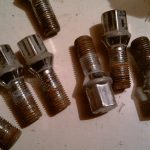 Где купить болты и гайки для колес автомобиля