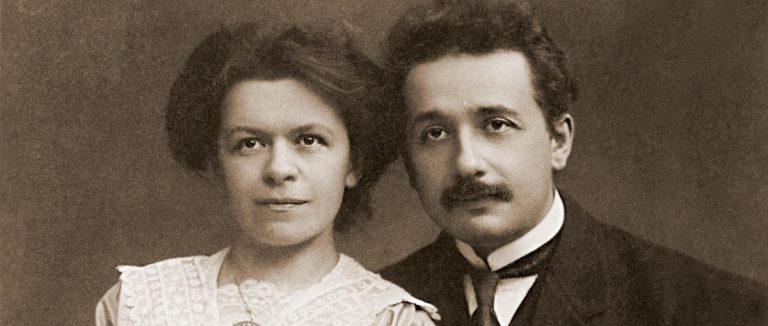 Родился Холмс, Сталин вернул погоны, а Эйнштейн женился