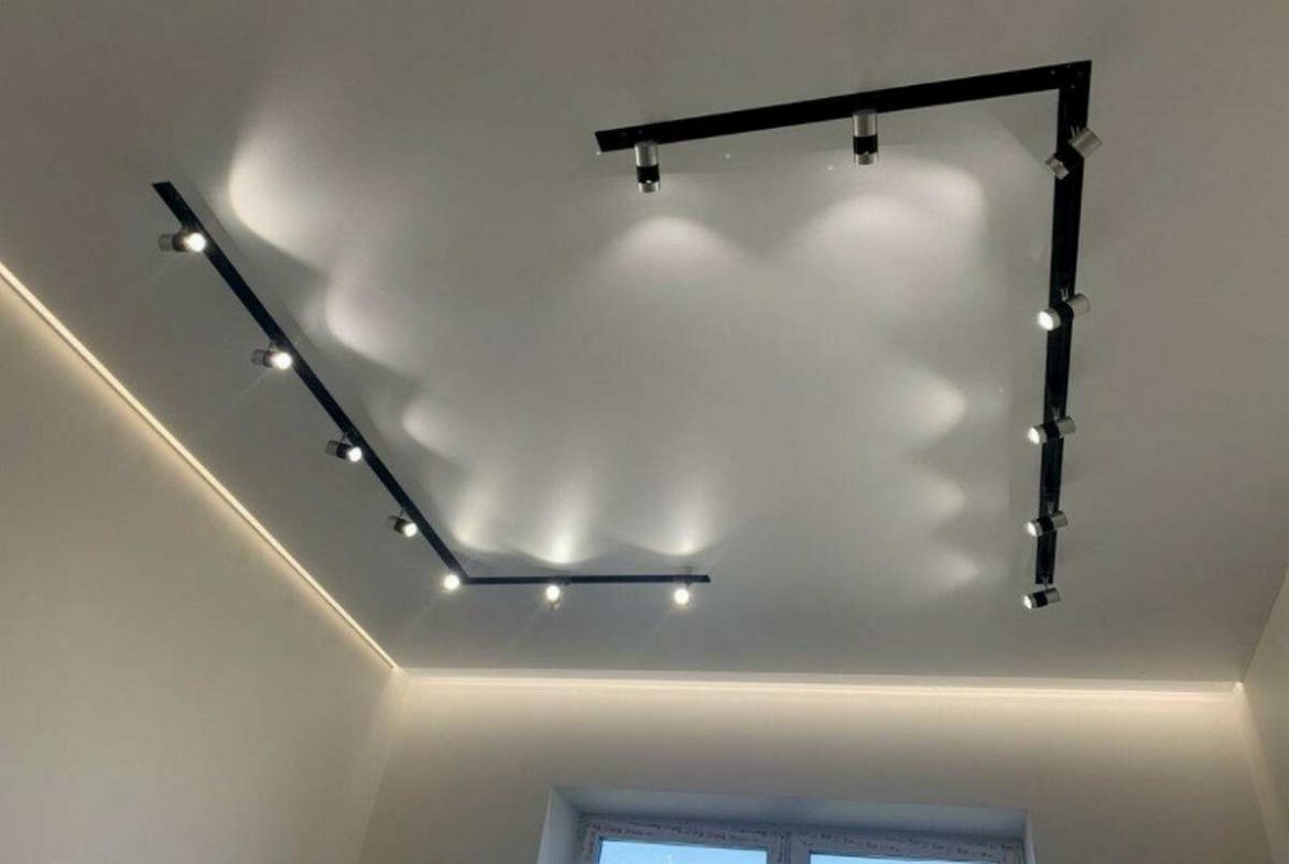 Секреты выбора натяжного потолка для комнаты, советы и примеры