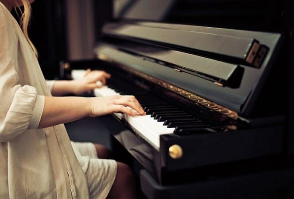 Лучшие студии игры на фортепиано в Минске - Обучение фортепиано