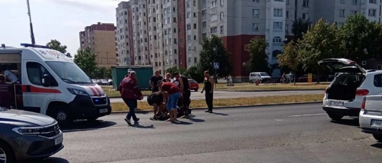 Серьёзная авария на пустом проспекте днём
