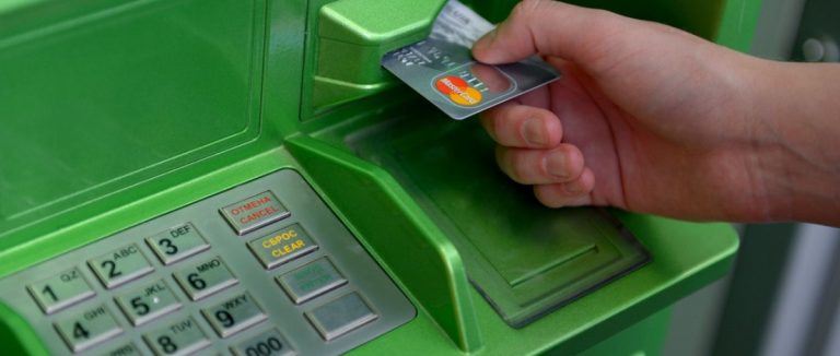 Мужчина продолжил тратить чужие деньги после застолья и поплатился за это