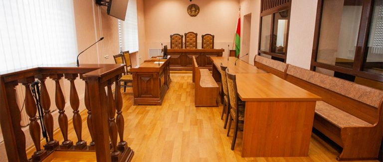 Житель Пинского района с особой жестокостью убил односельчанку