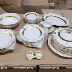 Согласно документам стоимость партии столовой и кухонной посуды составляла около 43 тысяч рублей. Однако на самом деле он был занижен в 30 раз.