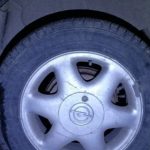 Пинчанин был не рад идти пешком, поэтому порезал колесо авто