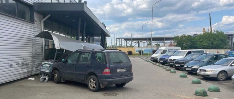 В Пинске пьяный бесправник не разобрался с педалями