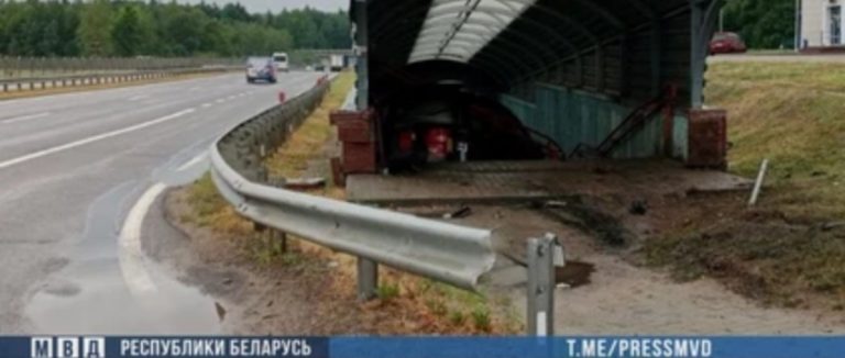 ЧП под Дзержинском — автомобиль оказался в подземном переходе