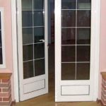 Особенности дверей из ПВХ и советы по их выбору