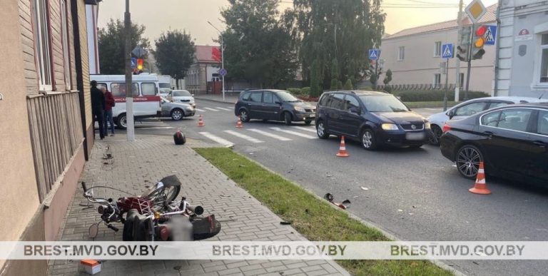 В Пинске мотоциклист не разминулся с легковушкой ДТП Пинск
