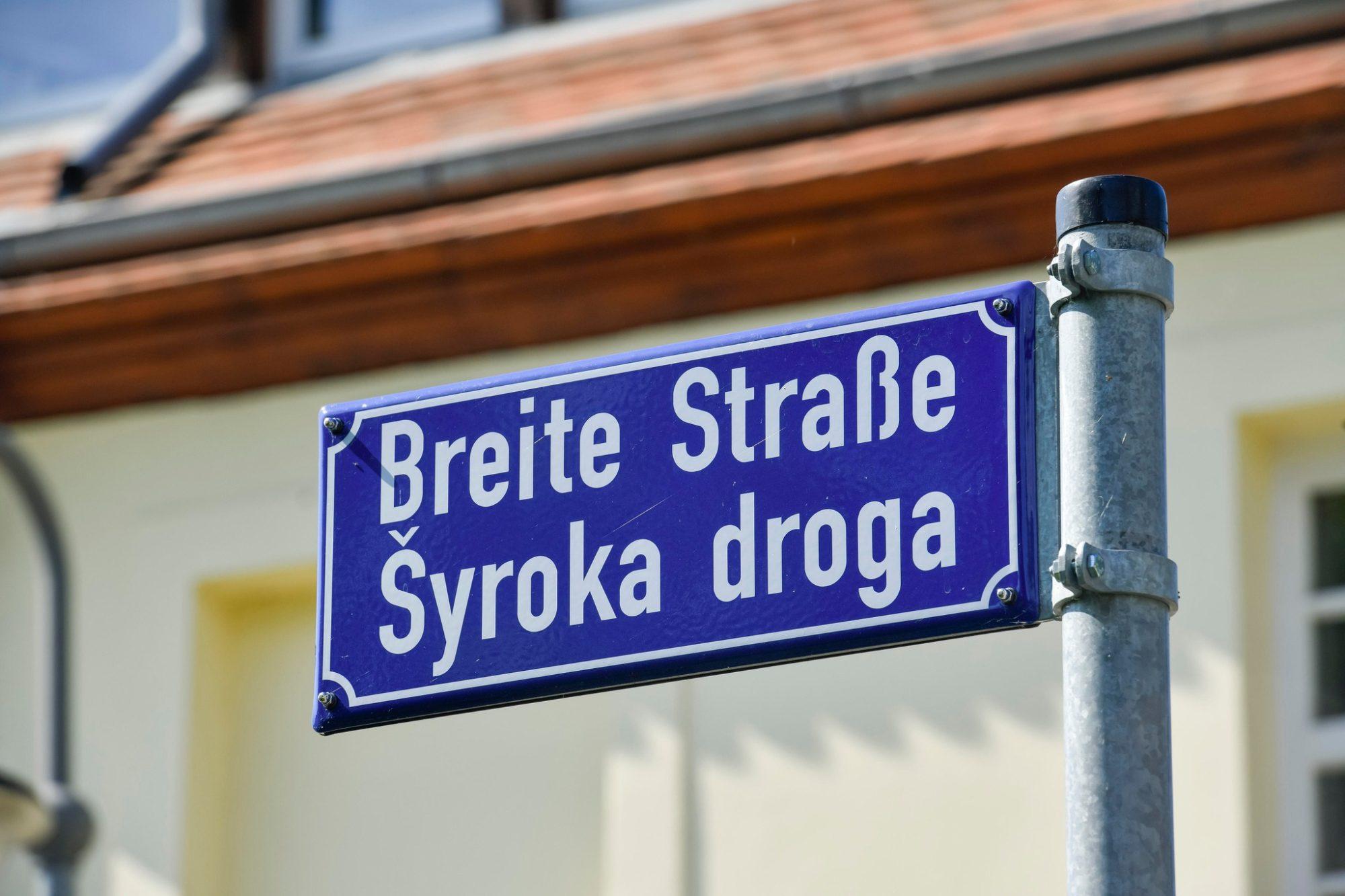 Серболужицкий язык на дорожных указателях