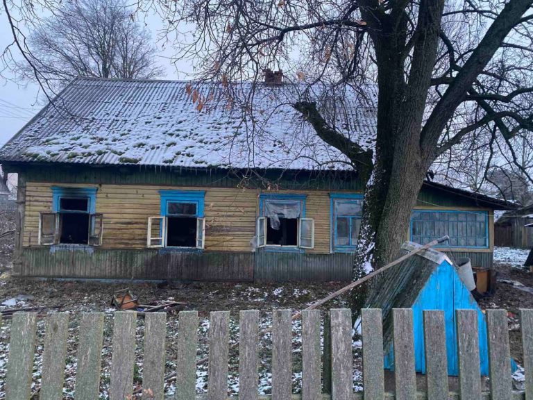 В нежилом доме в Барановичах на пожаре обнаружили труп
