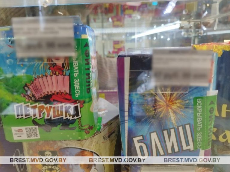 В торговом центре в Пинске изъяли пиротехнику: ее хранили абы как