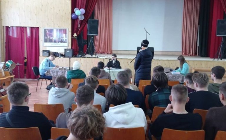 Забрала оставленный телефон и нажила проблем: случай в Барановичах