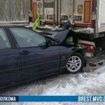 БМВ врезался в фуру